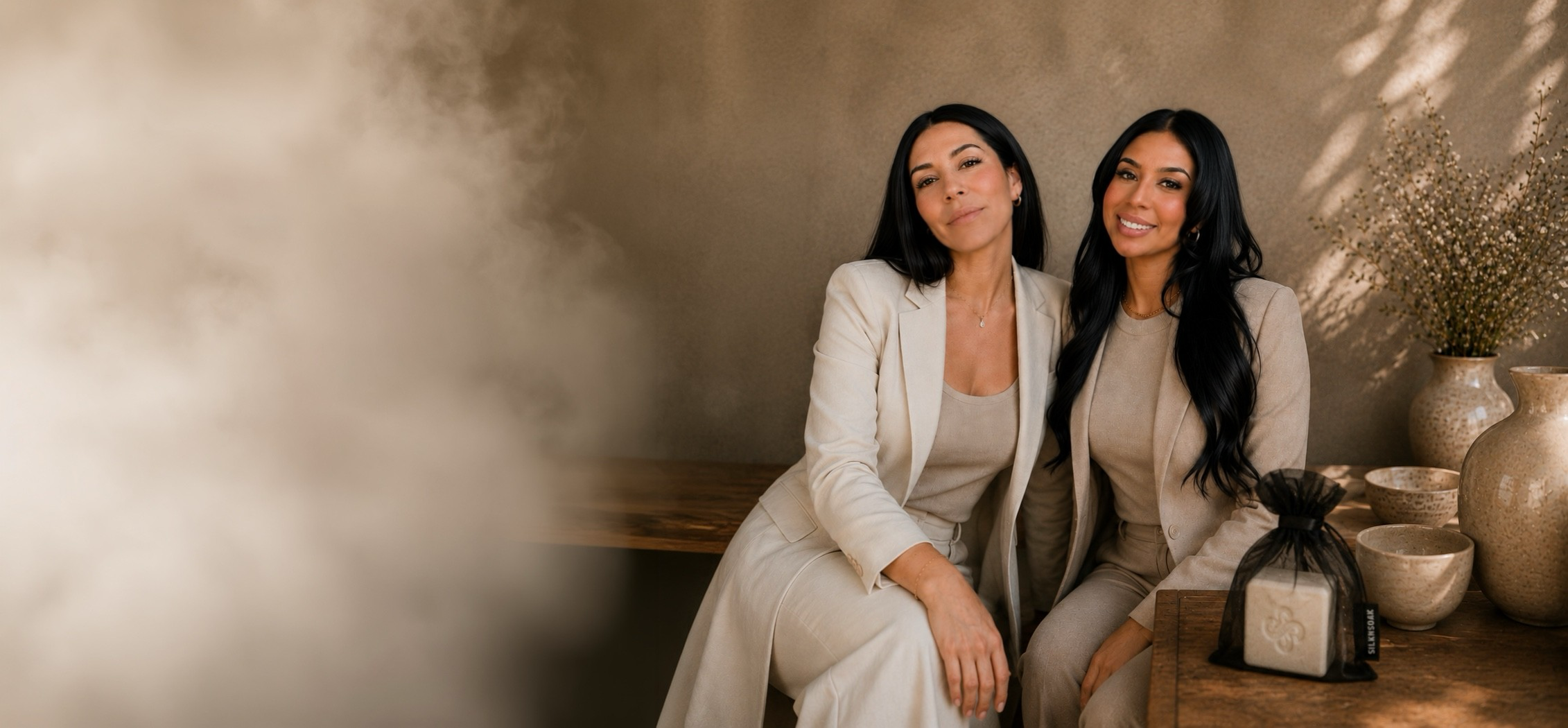 Silknsoak founders Kimberly and Mélanie in a warm wellness setting representing the brand’s story and ritual-inspired atmosphere.